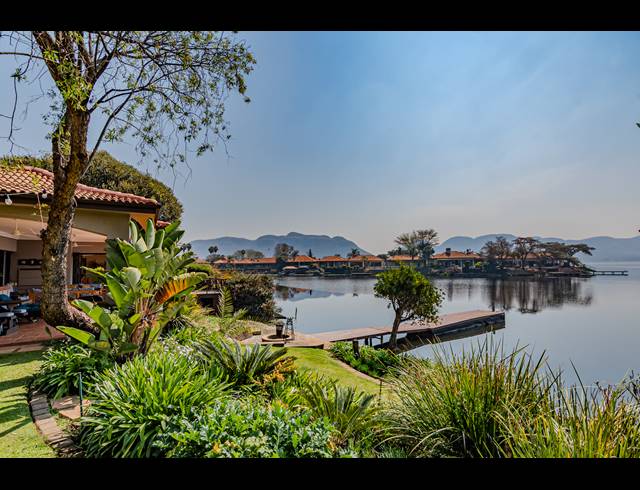 6 BEDROOM HOUSE FOR SALE IN PECANWOOD ESTATE